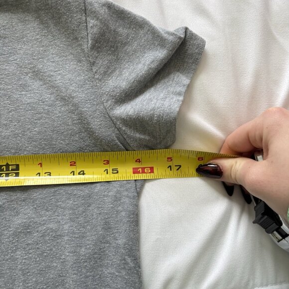 Under Armour Youth Girls Large Gray T Shirt Tee Heatgear Loose Activewear - Picture 4 of 7